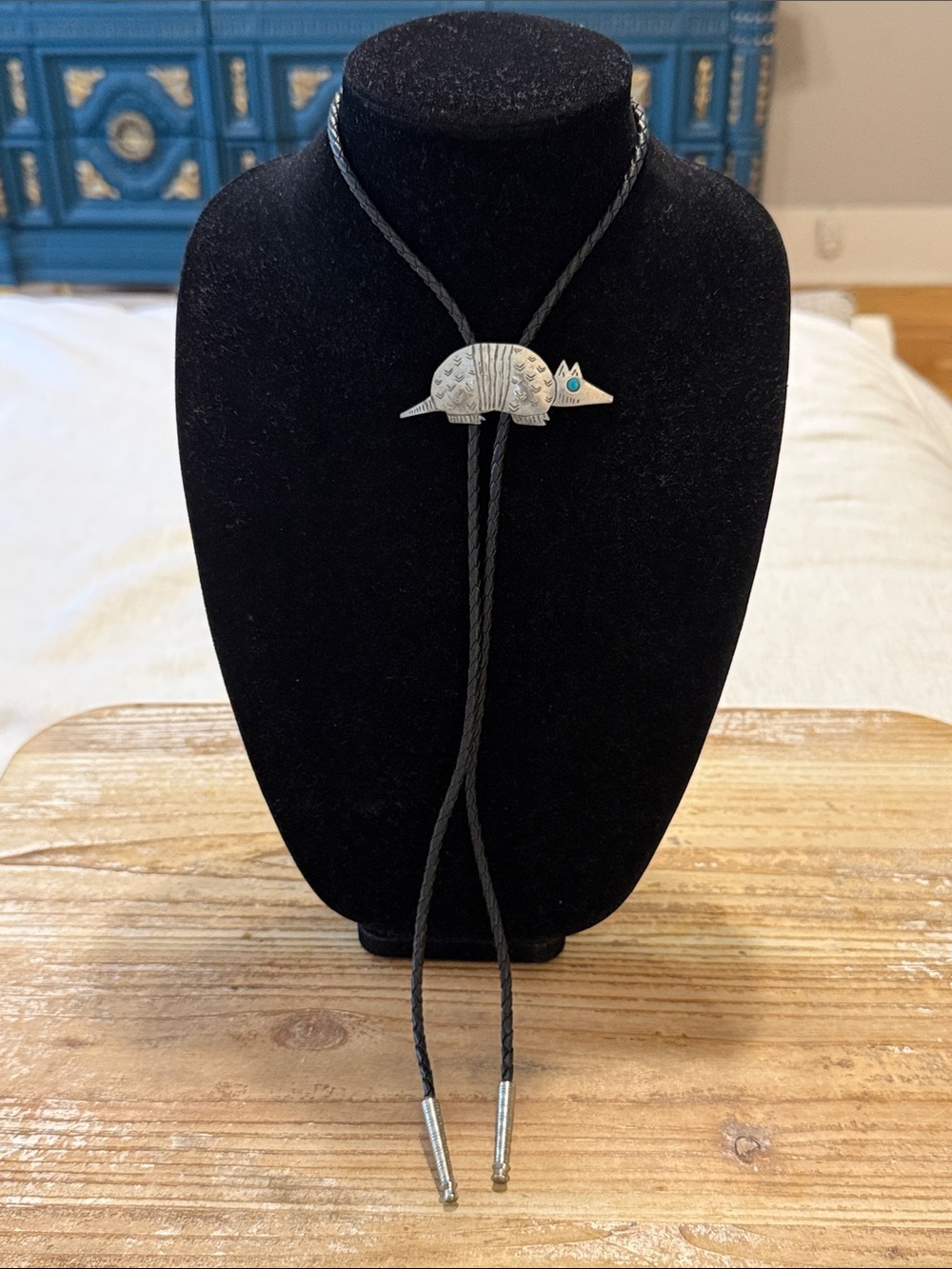 Vintage JJ 1988 Western Black Rope Silver Tone Armadillo Cowboy Bolo Tie